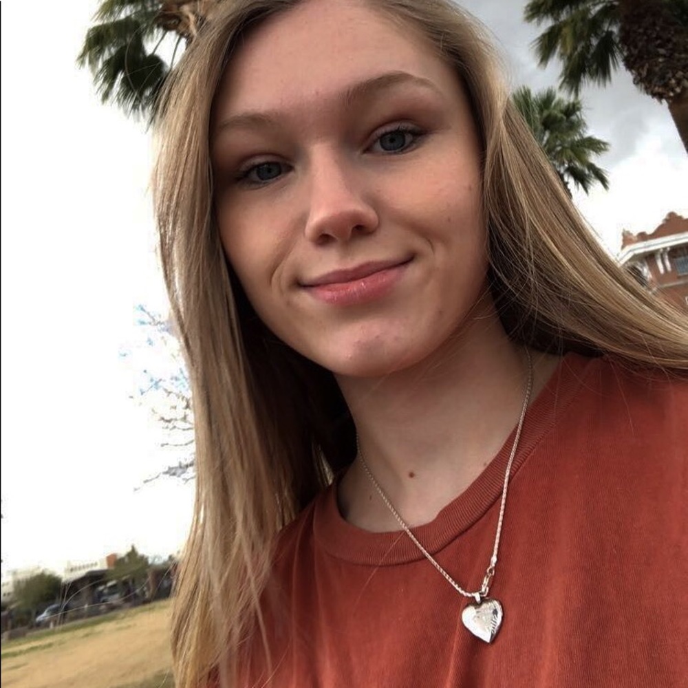 Meet your Posher, Alexia